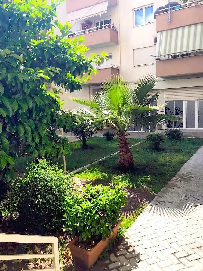 Elona'S Apartment 10 Mins To City Center Tirana Albanien